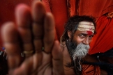 Imagem ilustrativa. Seguidor do hinduísmo no templo de Kamakhya, em Guwahati, na Índia. (Foto: AP Photo/Anupam Nath)