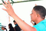 O pastor Pablo foi ameaçado após iniciar a construção de um novo templo para sua igreja. (Foto: Reprodução).