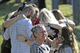 Na última quarta-feira um garoto invadiu uma escola da qual foi expulso e matou 17 pessoas. (Foto: Amy Beth Bennett / AP).