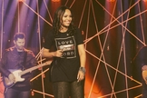 O EP, cujo nome ainda está sendo definido, será o segundo disco de Jane Gomes. (Foto: Divulgação).