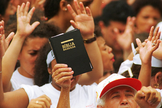 Havia, em 2010, 42.310.000 evangélicos no Brasil, 22,2% da população. (Foto: Reprodução).