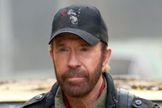 Chuck Norris fez participação no filme "Mercenários 2", dirigido por Silvester Stallone. (Foto: Divulgação)