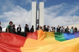 Militantes LGBT fazem manifesto a favor a favor dos direitos de pessoas trans em janeiro de 2018, em São Paulo. (Foto: GETTY IMAGES)