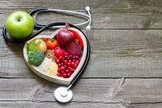 Para regular a taxa, primeiramente é recomendada uma mudança na dieta. (Foto: Reprodução)