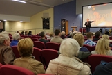 O filme foi exibido na Igreja Batista de Ballynahinch, na Irlanda do Norte. (Foto: Reprodução)