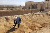 Soldado trabalhando para limpar as minas da área ao redor do Qasr al-Yahud, no Rio Jordão. (Foto: Ministério da Defesa de Israel)