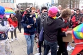 Um dos cristãos relatou que ele foi apalpado por outros contra-manifestantes. (Foto: Reprodução).