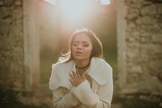 Além de poder ouvir as canções nas plataformas, o público pode conferir o clipe da música “Amor Inexplicável”. (Foto: Divulgação).