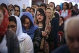 Cristãos se reúnem para culto em igreja no Egito. (Foto: AFP)