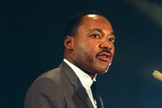 Embora o racismo ainda exista na América, Martin Luther King deixou um legado na nação. (Foto: Reprodução).