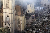 Templo da Igreja Evangélica Luterana foi quase que totalmente destruído após ser atingido pelos escombros do desabamento de um prédio no Centro de São Paulo. (Foto: O Globo)