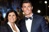 Maria Dolores Alveiro com o filho Cristiano Ronaldo. (Foto: Flash.PT)