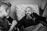 Jason Lee iniciou o tratamento contra o câncer com o apoio da família. (Foto: Reprodução/Facebook)