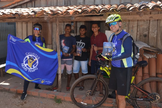 Os ciclistas tiveram apoio de cristãos locais. (Foto: ASN).