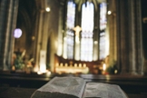 Catedral na comuna francesa de Bourg-en-Bresse é registrada vazia. (Foto: Maddin The Nations)