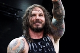 Após cumprir a pena, Tim Lambesis revelou que está arrependido e publicou uma nota esclarecendo seu caso. (Foto: Reprodução).