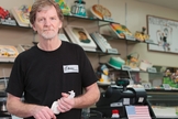 Jack Phillips disse que no início do mês, cerca de 400 pessoas fizeram fila na frente de sua confeitaria para celebrar sua vitória. (Foto: Matthew Staver / USA TODAY).
