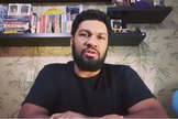 “Eu quero sair disso eu estou saindo disso em nome de Jesus”, disse o rapper. (Foto: Reprodução).