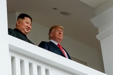 Donald Trump em encontro histórico com Kim Jong-un em Singapura. (Foto: Evan Vucci/AP/Rex/Shutterstock)