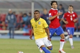 Douglas Costa voltou a trabalhar com o time sem limitações após a lesão na coxa esquerda. (Foto: Rafael Ribeiro/CBF)