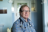Dr. David Mackereth foi dispensado do Departamento de Trabalho e Pensões por suas crenças. (Foto: Andrew Fox/The Telegraph)