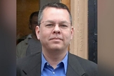 Pastor Andrew Brunson pode ser condenado a 15 anos de prisão na Turquia, mas a concessão de sua prisão domiciliar reacendeu a esperança de um julgamento mais justo. (Foto: CBN News)