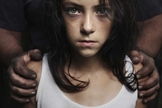 O Código Penal do Brasil considera crime a relação sexual entre adultos e menores de 14 anos. (Foto: Reprodução)