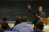 O autor e evangelista Lee Strobel ministrando na Universidade Batista de Houston. (Foto: Mayra Beltran/Houston Chronicle)