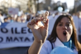 Médicos protestam contra novo projeto de lei em votação na Argentina, que os obrigaria a fazer abortos, mesmo contrariando suas crenças pessoais. (Foto: Crux Now)