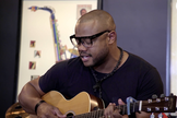 Após saída do Preto no Branco, Weslei Santos irá focar em sua carreira solo e fará o que mais gosta: cantar nas igrejas. (Foto: Reprodução/Youtube)