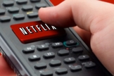 Conhecida plataforma para exibição de filmes, séries, desenhos animados e documentários, a Netflix está perdendo assinantes, após o lançamento do filme argentino "Desire", que exibi uma menina de 9 anos se masturbando. (Foto: Reprodução/Cheatsheet)