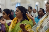 Indianos participam de culto. (Foto: chretiens.info)