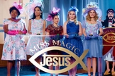 Na série "Insatiable", a personagem Patty participa do concurso "Miss Magic Jesus" e fala em abortar, após suspeita de estar grávida do filho de seu pastor. (Foto: Netflix)