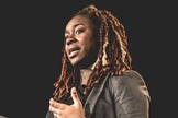 Jackie Hill Perry explica que abandonar a homossexualidade é um processo. (Foto: Reprodução).