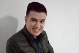 Maicon Ayres trabalha no departamento infantil da igreja que congrega e canta desde criança. (Foto: Divulgação).