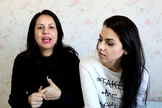 Fran Viana (direita) e sua mãe (esquerda) testemunham o milagre. (Foto: Reprodução).
