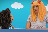 Nos vídeos, uma boneca chamada Julia passa por uma transição e se transforma em um boneco de nome Julien. (Foto: Reprodução).