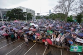 Manifestantes se reuniram em frente ao Palácio Iguaçu, no Centro Cívico de Curitiba. (Foto: Fernando Zequinão/Gazeta do Povo)