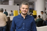 Scott Harrison deixou de ser dono de uma rede de boates, abandonou as drogas e a jogatina para se dedicar exclusivamente à obra de Deus. (Foto: Reprodução).