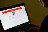 Com as novas leis, as organizações que tentarem distribuir informação religiosa pela internet terão que obter uma licença do departamento de assuntos religiosos da província. (Foto: Reprodução).