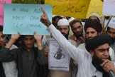 Muçulmanos pedem o enforcamento de Asia Bibi. (Foto: Herald Sun)
