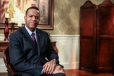 Kelvin Cochran foi indenizado, após ter sido demitido por se opor à homossexualidade. (Foto: CBN News)