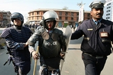 Imagem representativa. Como punição, o policial Dilip Bhadur será impedido de ser promovido pelos superiores por cinco anos. (Foto: Reprodução).