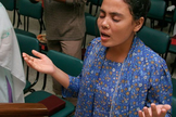 As mulheres cristãs são facilmente perseguidas por aparentarem mais vulnerabilidade. (Foto: Reprodução).