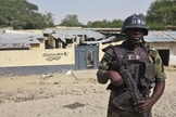 Soldado das forças especiais camaronenses. (Foto: Reuters/Bate Felix)