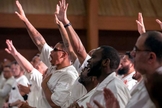 Detentos durante culto na Coffield Unit, prisão de segurança máxima no Texas. (Foto: Gateway Church)