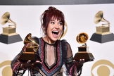 Lauren Daigle levou dois prêmios para casa, sendo um dos grandes destaques da noite. (Foto: Grammy Awards)