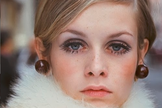 Eternizados pela lendária modelo Twiggy, o olhão carregado com rímel segue em alta. (Foto: Getty Images)