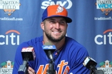 Tim Tebow foi destaque na Liga de Futebol Americano e hoje atua com bom desempenho no time de beisebol dos Mets. (Imagem: Reprodução)