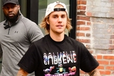 Justin Bieber afirmou que não está pronto para gravar outro disco e que sua carreira não está acima de sua família. (Foto: Rap-Up)